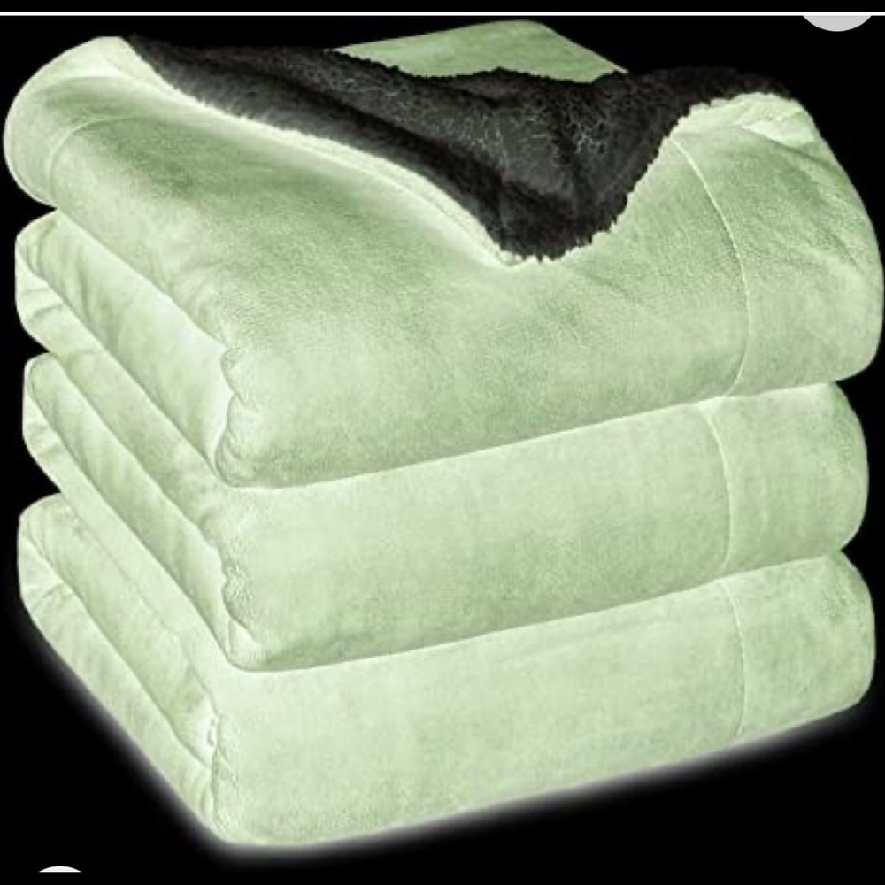 Bedsure Sherpa Fleece blanket - oversized Queen yellow gold mustard fuzzy soft